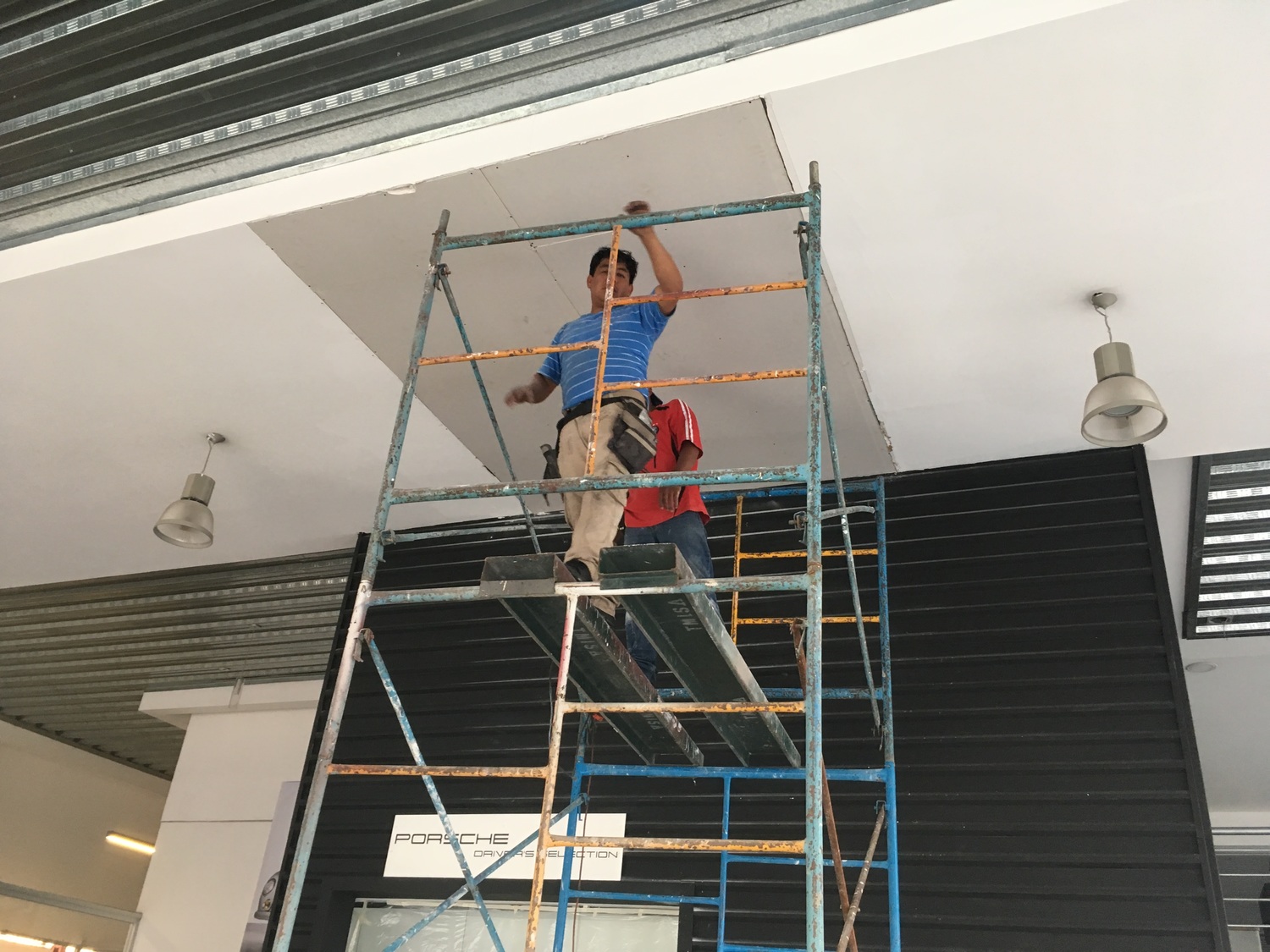 <span style="font-weight: bold;">Comercial&nbsp;</span>&nbsp;